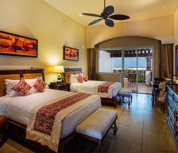 Habitación con dos camas dobles y terraza en hotel All Inclusive