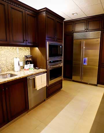 Amplias habitaciones con cocina totalmente equipada