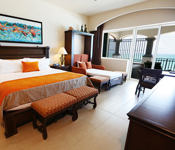 Habitación en hotel all inclusive en la Riviera Maya con cama king size y una cama individual plegable