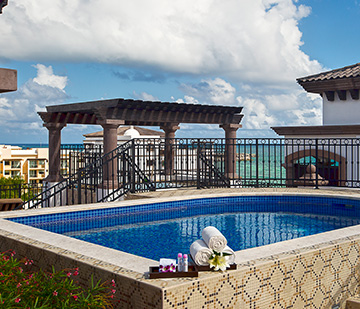 Habitaciones frente al mar en Puerto Morelos con terraza privada con alberca