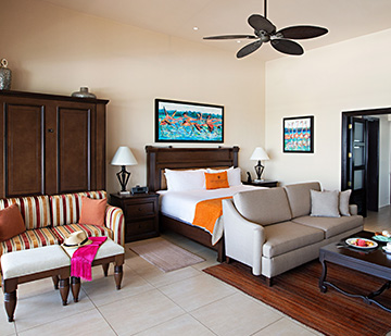Large bedroom in Mayan Riviera Cancun with a king-size bed and a single Murphy bed