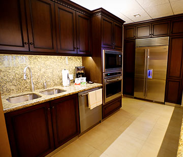 Amplias habitaciones con cocina totalmente equipada
